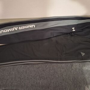 Mens Under Armour Black and Gray Athletic Pants, Large